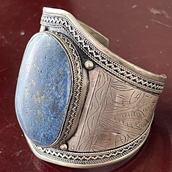 *Vintage* Beautiful Lapis Cuff - Picture 4 of 6